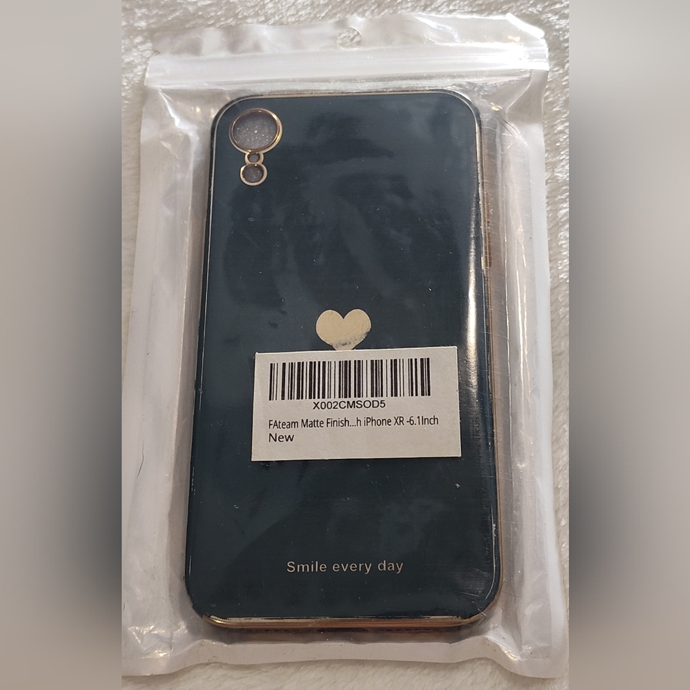 Fate Heart Design iPhone XR Case - Black and Gold